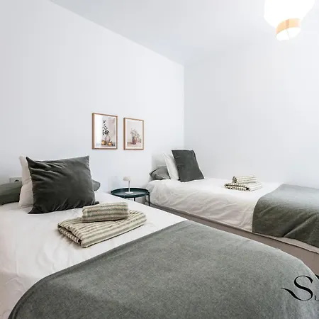 Fancy 2 Bedroom Escape Ref071